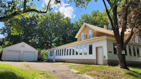 Saint Cloud, MN 56303,621 8th AVE N