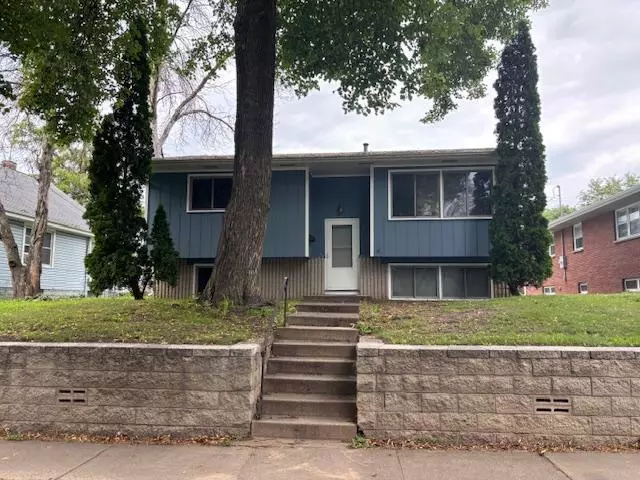1827 Hyacinth AVE E, Saint Paul, MN 55119