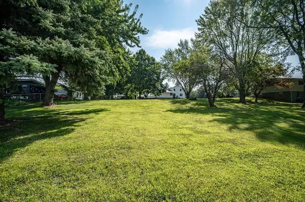 Ellsworth, WI 54011,000 Debra ST