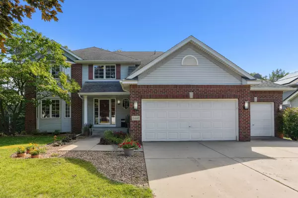 2448 Matterhorn DR E, Maplewood, MN 55119