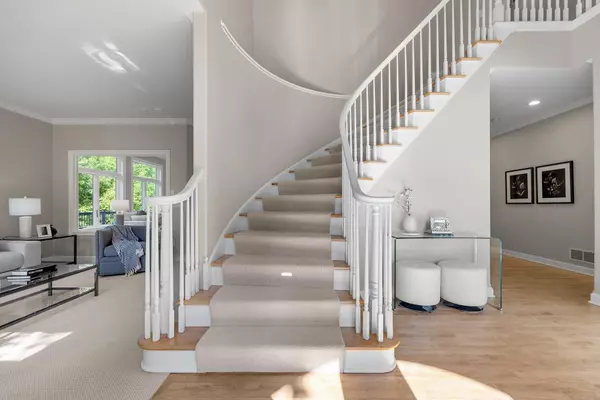 Edina, MN 55439,6305 Mcintyre PT