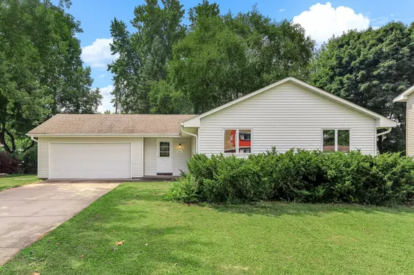 6201 Linden RD, Woodbury, MN 55125