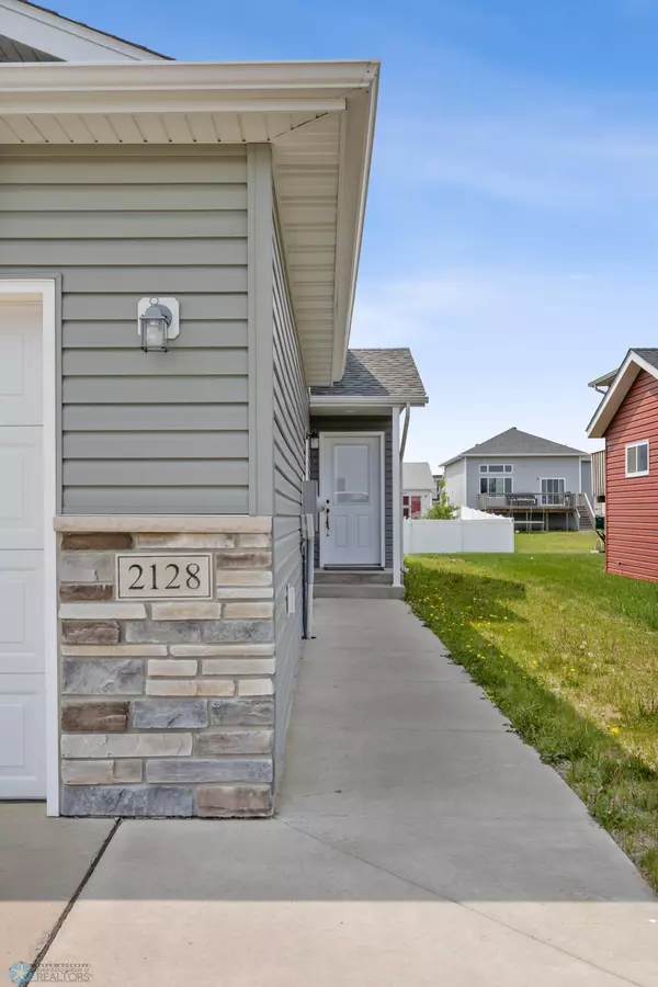 Fargo, ND 58078,2128 Admiral DR W