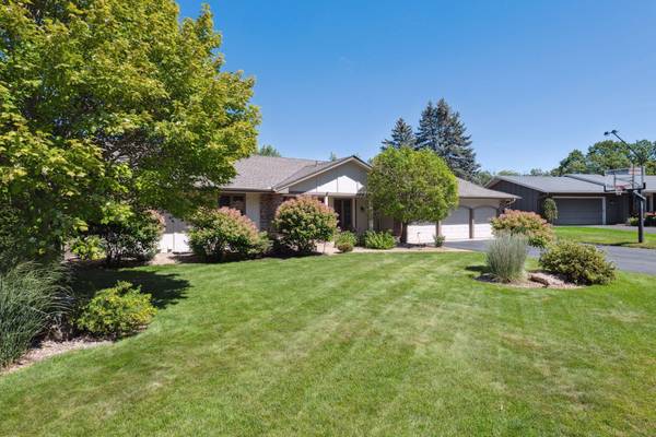 6136 Arctic WAY, Edina, MN 55436