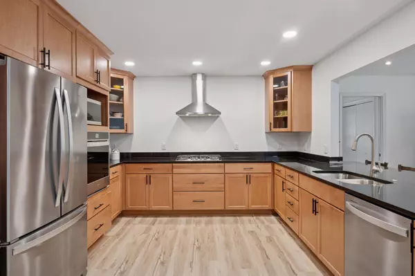 West Saint Paul, MN 55118,63 Langer CIR