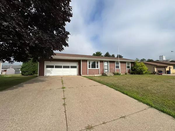 1032 W Elm ST, Lake City, MN 55041