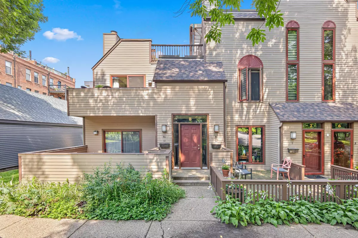 Saint Paul, MN 55102,8 Irvine PARK #8A