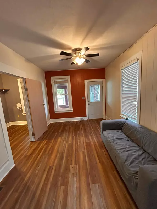 Winona, MN 55987,813 E Mark ST