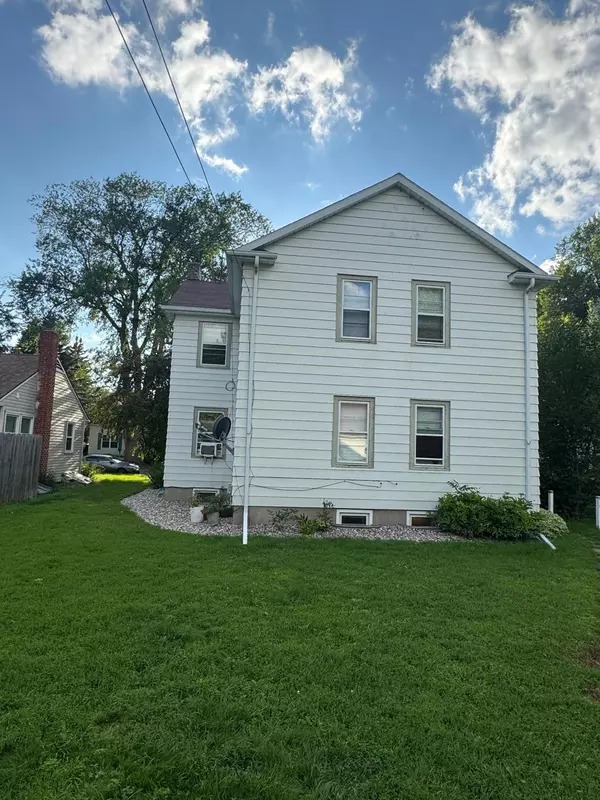 Fargo, ND 58102,1413 12th ST N