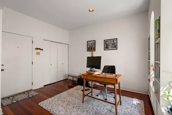 Saint Paul, MN 55102,563 Laurel AVE #9