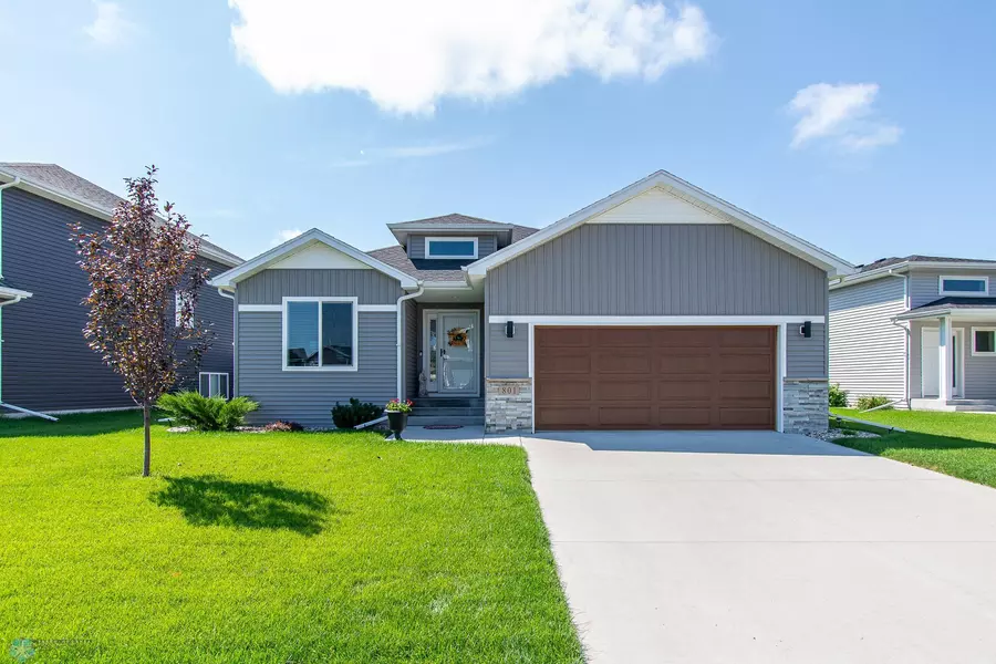 801 Cathy DR W, West Fargo, ND 58047