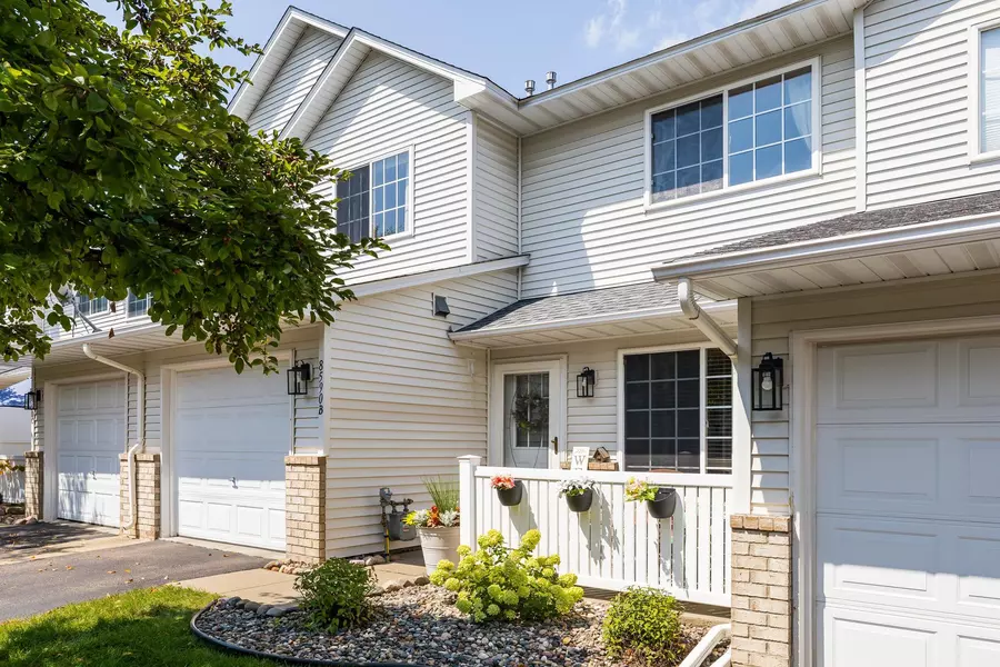 8590 Quarry Ridge LN #B, Woodbury, MN 55125