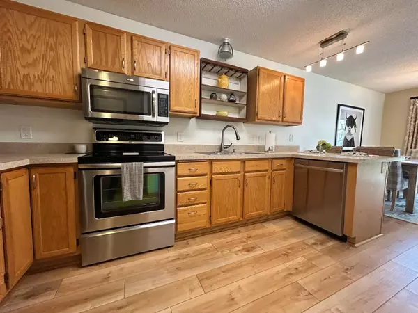 Eagan, MN 55122,1864 Sapphire PT #136