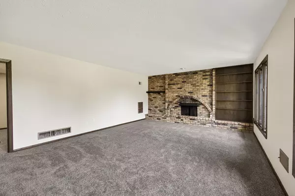 Apple Valley, MN 55124,108 Hidden Meadow RD