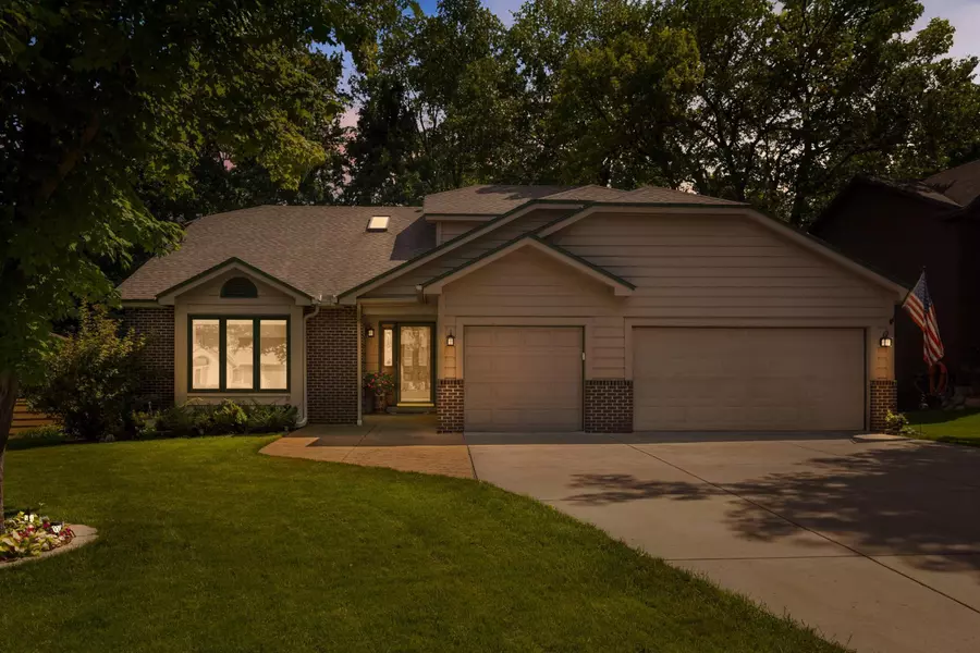 813 Springhill DR, Burnsville, MN 55306