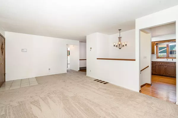 Maplewood, MN 55109,2223 Duluth ST