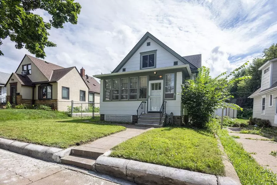 978 Geranium AVE E, Saint Paul, MN 55106