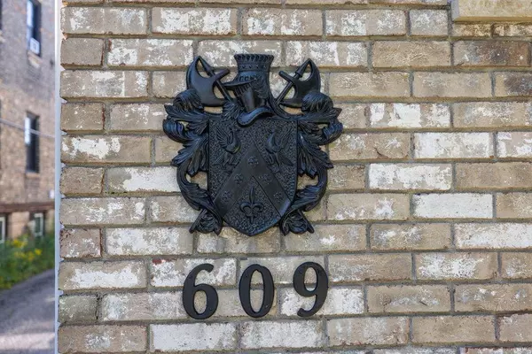 Saint Paul, MN 55103,609 Park ST
