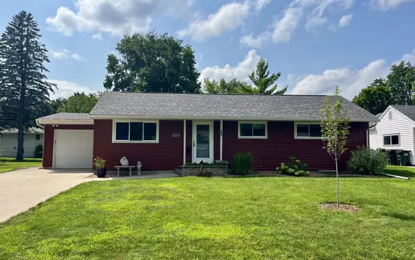 320 E Pishney LN SW, Hutchinson, MN 55350