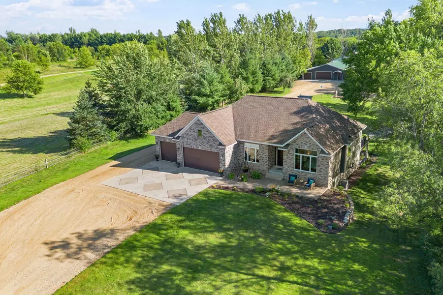 427 230th AVE, Somerset, WI 54025
