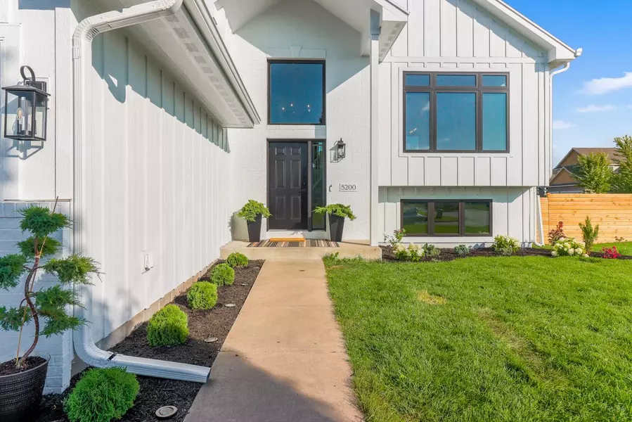 5200 Kalenda CT NE, Albertville, MN 55301