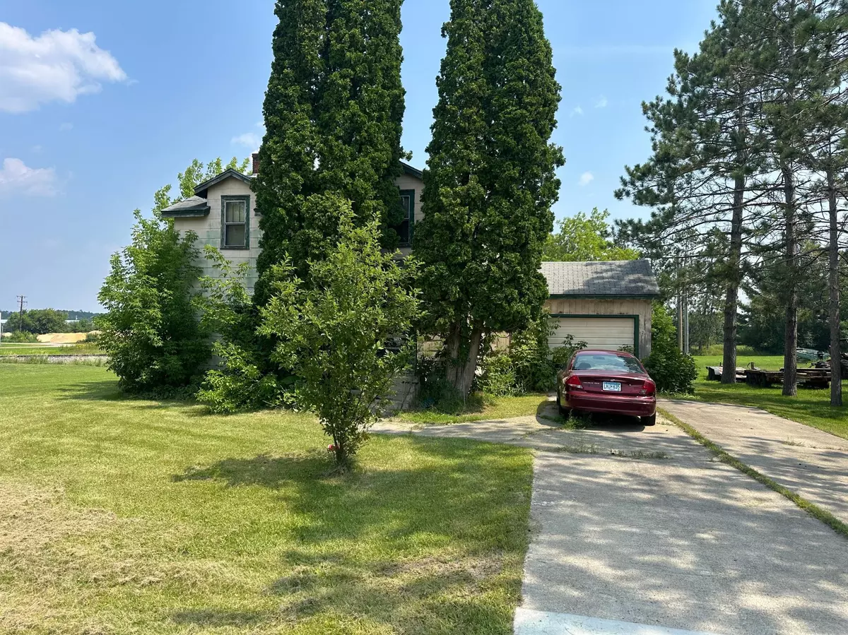 Deer River, MN 56636,302 4th ST SE