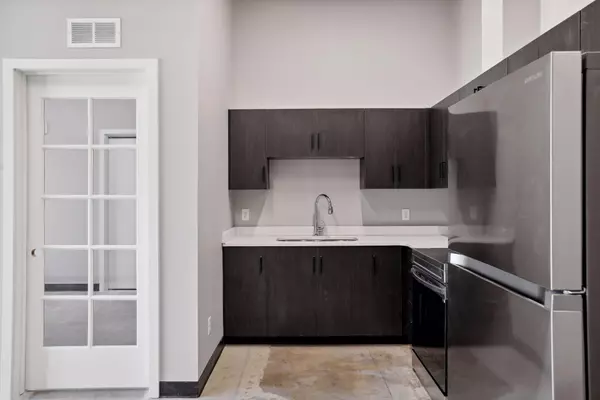 Minneapolis, MN 55414,801 SE 9th ST #203