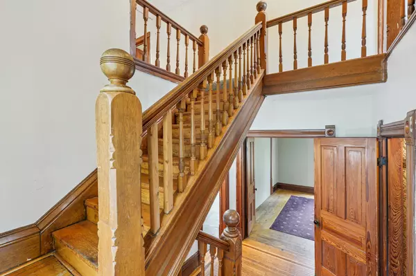 River Falls, WI 54022,102 N 4th ST