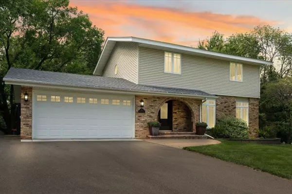 815 Pineview LN N, Plymouth, MN 55441