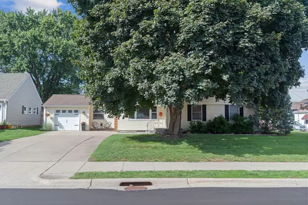 South Saint Paul, MN 55075,916 4th ST N