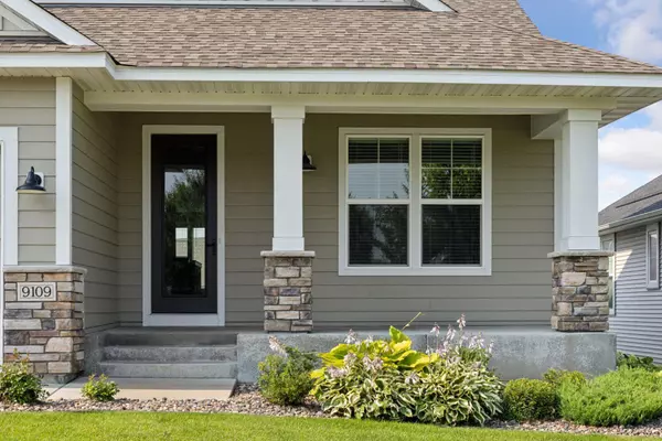 Lake Elmo, MN 55042,9109 Jade CIR N