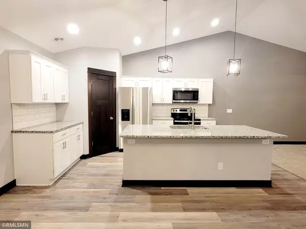 Lake Crystal, MN 56055,658 Daisy CT