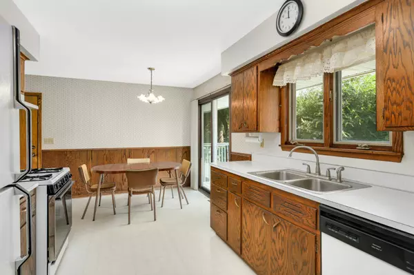 Maple Grove, MN 55369,10000 Nathan LN N