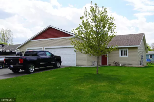 605 S Brookview LN SW, Isanti, MN 55040