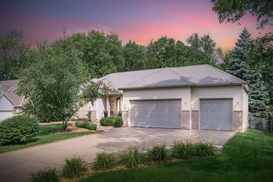 95 Woodridge LN, Lino Lakes, MN 55014