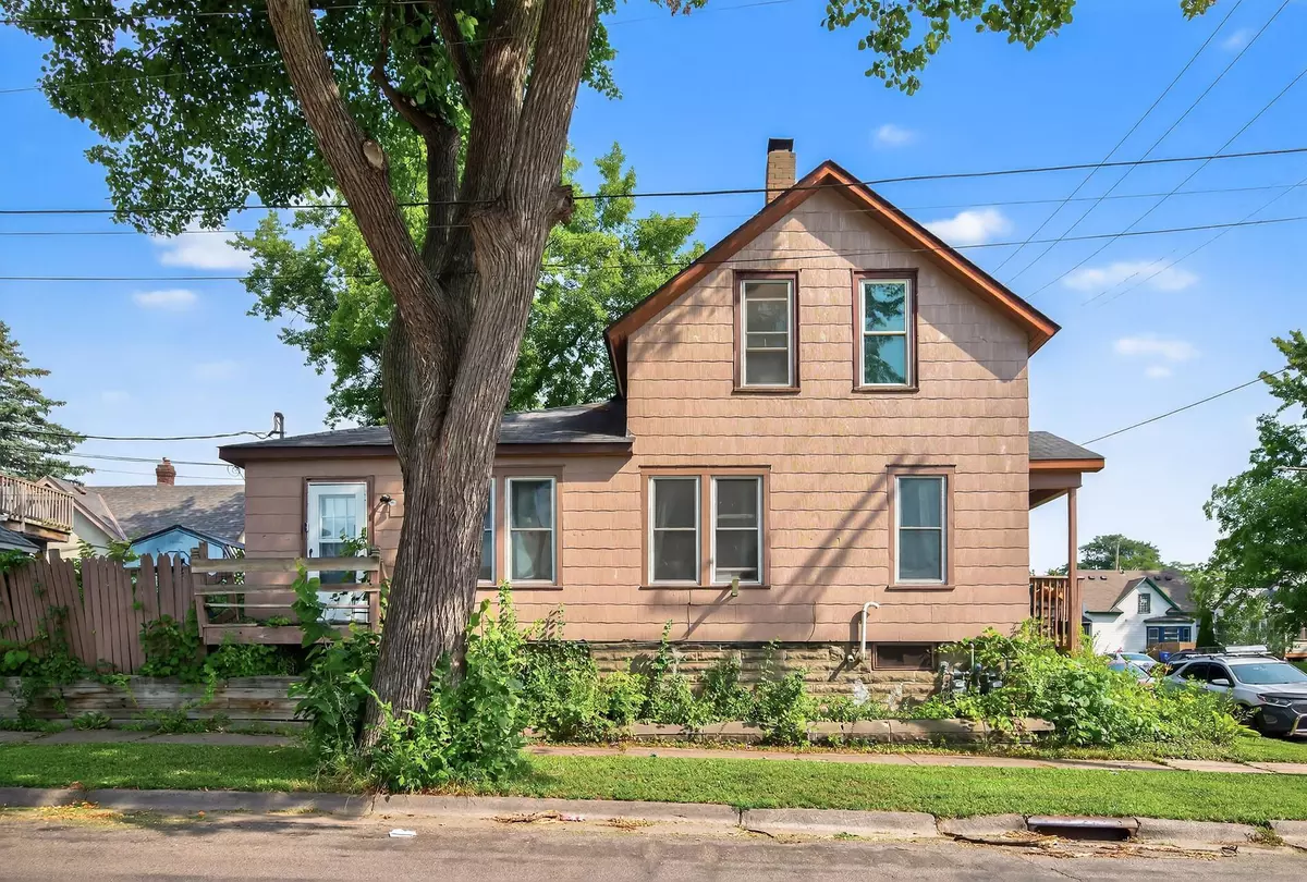 Saint Paul, MN 55106,935 Duchess ST