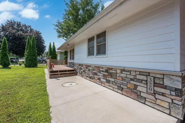Le Center, MN 56057,320 S Waterville AVE