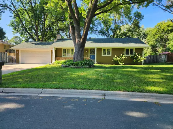 1108 Leisure LN, Burnsville, MN 55337