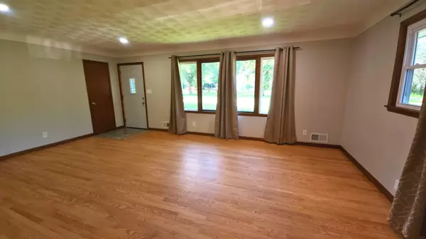 Oakdale, MN 55128,8015 1st ST N