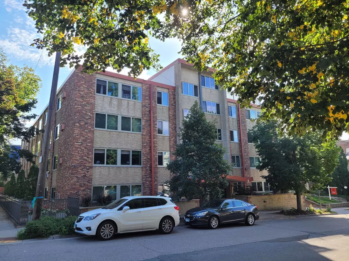 Minneapolis, MN 55403,1901 Emerson AVE S #402