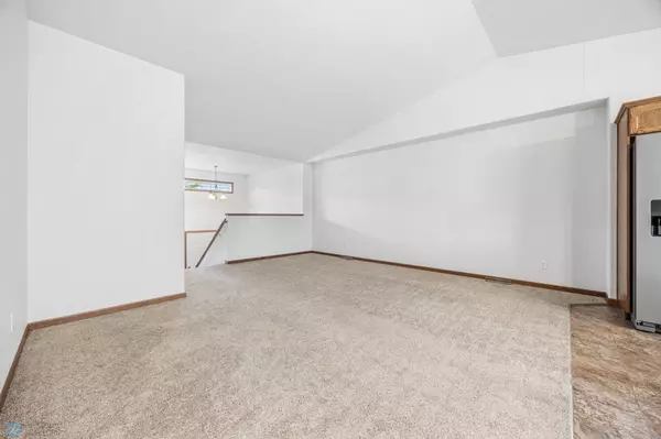 West Fargo, ND 58078,922 31st AVE W