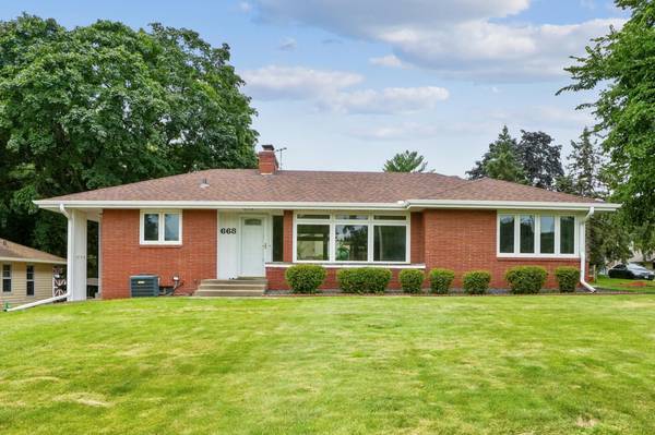 668 Viking DR E, Maplewood, MN 55117