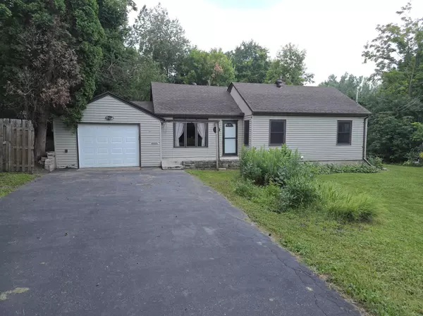 10605 Crestridge DR, Minnetonka, MN 55305