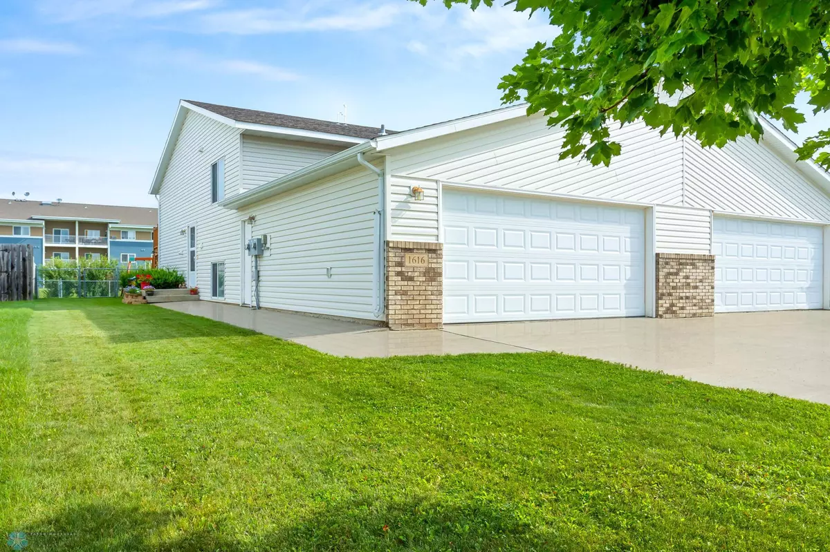 Moorhead, MN 56560,1616 41st AVE S