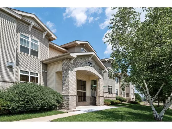 1256 County Road D #103, Maplewood, MN 55109