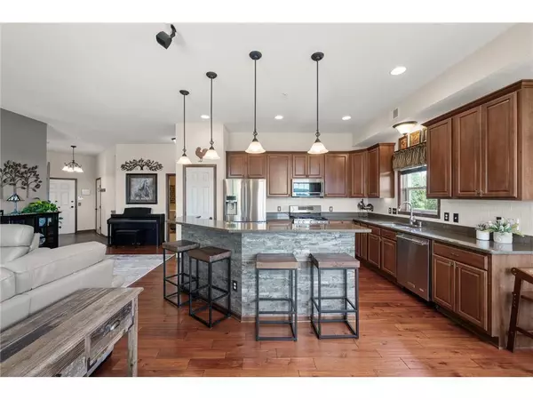 Maplewood, MN 55109,1256 County Road D #103