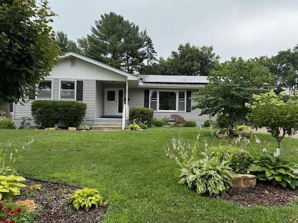 647 Sunset LN, River Falls, WI 54022