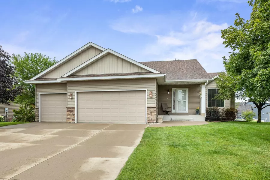 2209 Longhorn LN, Buffalo, MN 55313