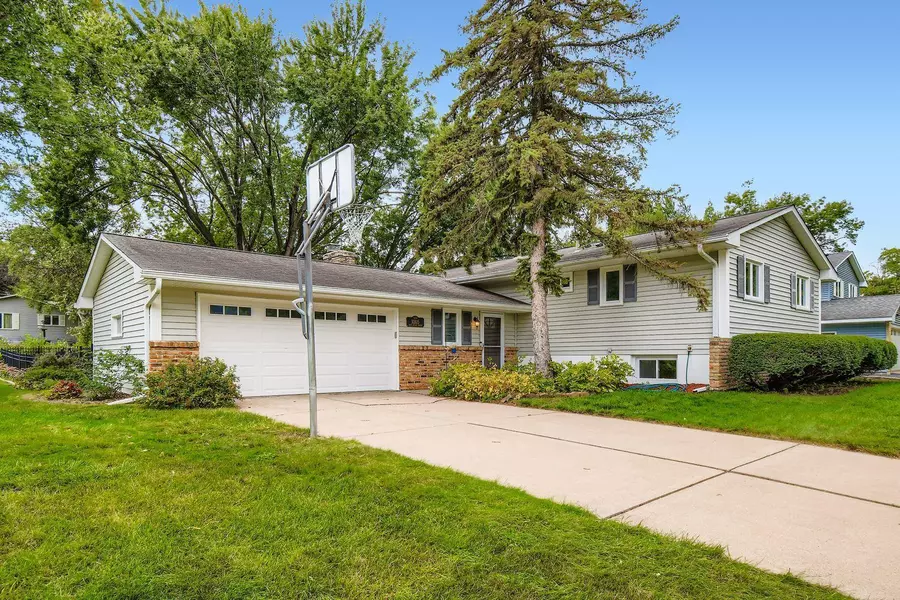 10105 39th AVE N, Plymouth, MN 55441