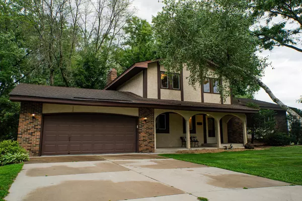 Minnetonka, MN 55345,4321 Lancelot DR